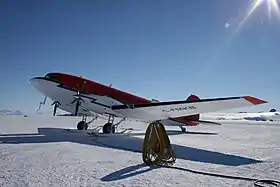 BT-67 de Kenn Borek Air (en) à Williams Field, Antarctique.