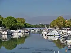 Le canal à Beaucaire, près de sa connexion avec le Rhône.