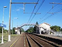 Quai no&nbsp;1 et voie V1 en direction d'Agen (août 2014)