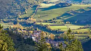 Belcaire vu depuis Les Cols de Camurac.