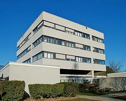 La tour vue de l'est.