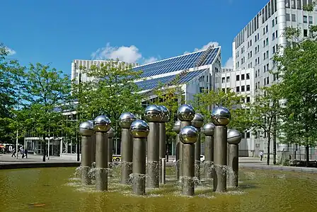 Le complexe vu de l'est.