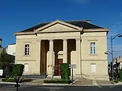 Le tribunal de grande instance.