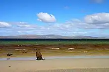 La baie Accaron avec les Wickham Heights à l'arrière-plan.