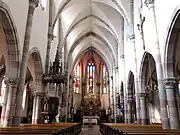 Vue intérieure de la nefvers le chœur.