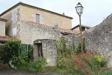 Puits communal à côté de la mairie