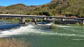 Le barrage et la passerelle.
