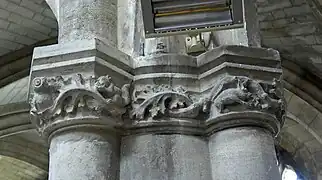 Bestiaire dans le chapiteau.