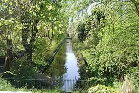 Une courte section du canal existe toujours dans le :parc Betts (en) dans le district d'Anerley