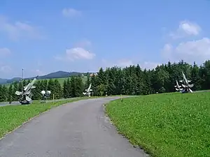 Trois des seize pas de tir du Gubel