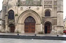 Le portail néo-renaissance du début du XXe&nbsp;siècle