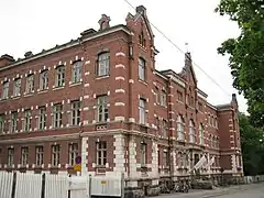 Ancienne école pour aveugles, Ensi linja 1.