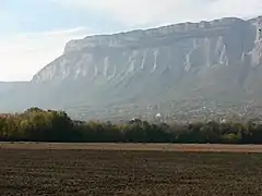 Saint-Eynard depuis le bois de la Bâtie.