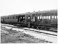 Un convoi ferroviaire endommagé par un bombardement.