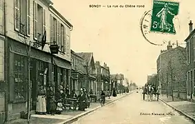 La rue du Chêne-Rond, du côté de la rue Roger-Salengro.