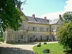 Le manoir Saint-Vincent, de la fin du XVIIIe&nbsp;siècle, réaménagé sous le Second Empire.