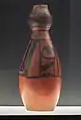 Bouteille aux motifs abstraits. Gansu, Henan ou Shaanxi. Phase Banpo. Terre cuite peinte en noir, H. 50&nbsp;cm. env. Museum Rietberg, Zurich