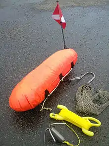 Une bouée de signalisation pour la plongée sous-marine.