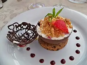 Boule chocolat au crumble de fraises.