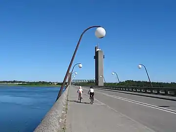 Le barrage de la Plate-taille et sa tour d'observation