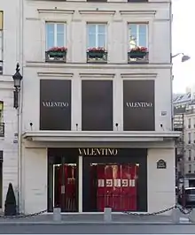 Boutique Valentino située place Beauvau à Paris