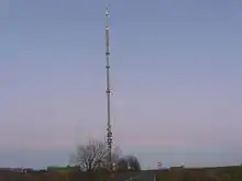 photographie montrant le mat de l'émetteur de Bouvigny