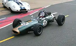 Une monoplace Brabham BT11 en démonstration à Silverstone en 2007