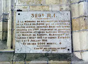 Plaque à la mémoire du 329e&nbsp;régiment d'infanterie, dans l'église.