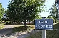 Entrée du hameau du Val-Saint-Pierre.