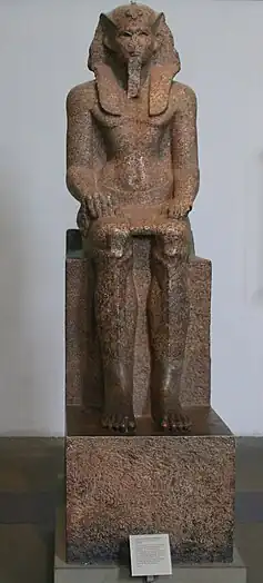 Statue en granit rouge du roi Sekhemrê-Ouadjkhâou Sobekemsaf, aujourd'hui au British Museum.