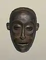 Le même masque mwana pwo, vu de face. H 19&nbsp;cm. Brooklyn Museum
