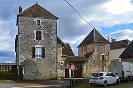 La maison forte du XVIe siècle.
