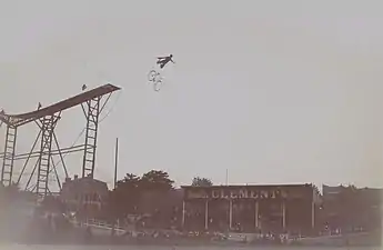 Dare-Devil Schreyer&nbsp;(en), vélodrome Buffalo, 23 septembre 1906.