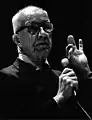 Richard Buckminster Fuller vers 1972, auteur de Great Circle Dome.