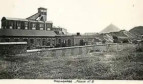 La fosse no&nbsp;2 après la guerre, avec ses terrils.