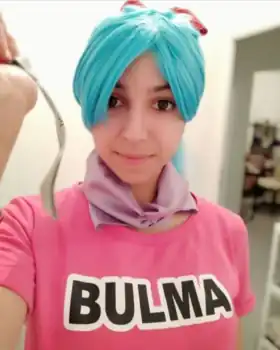 Cosplay de Bulma dans sa première tenue à la Japan Expo 2016, en Île-de-France.