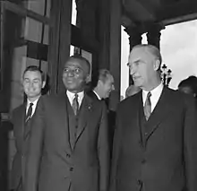 Arndt von Bohlen und Halbach&nbsp;(de) (à gauche) et son père Alfried Krupp von Bohlen und Halbach (à droite).