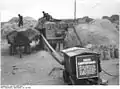 Battage avec un moteur électrique, Allemagne de l'Est, 1952.