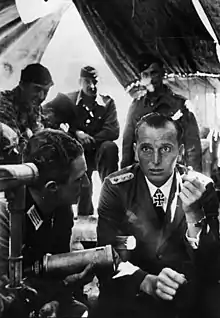 Kretschmer répondant à une interview