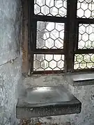 château de Meersburg (de), pierre d'évier, évacuation en façade, XVIIIe siècle (?).