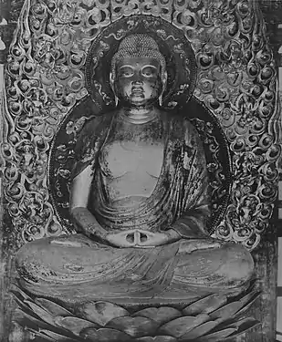Amida Nyorai assis. Sculpté par Jōchō, 1053. Bois doré, H. 300&nbsp;cm. Hōōdō du Byōdō-in, Uji (Kyoto).