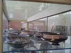 Céramiques corinthiennes (VIIe&nbsp;siècle&nbsp;av. J.-C.). Vitrine no&nbsp; 9