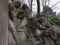 Détail du côté droit du monument