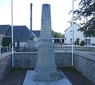 Monument aux morts de Cavigny.