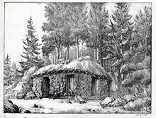 Un homme tenant un livre et un chien, assis devant une cabane en pierres au toit de chaume. Derrière, des sapins.