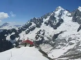 Le glacier de l'A Neuve sur l'ubac du mont Dolent vus depuis la cabane de l'A Neuve.