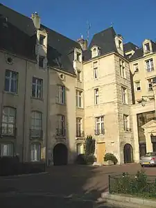 Hôtel Duquesnoy-du-Thon.