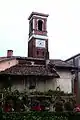 Sandigliano (Biella), petite maison, rare témoin du ricetto du XIVe&nbsp;siècle