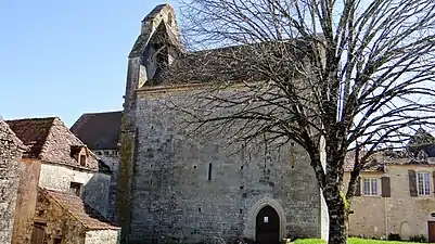 Façade nord de l'église avec le portail.
