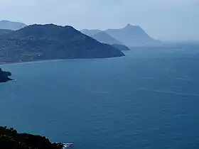 La corniche des Dahra avec en arrière-plan le Cap Ténès
